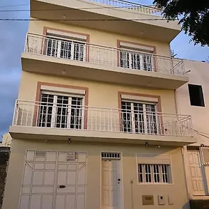 Maison Familiale A Tarrafal. Tarrafal (Santiago)